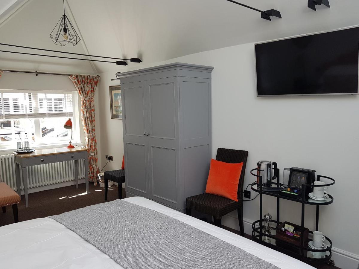 Bed and Breakfast Gilbey'S Bar, Restaurant & Townhouse Windsor Exterior foto